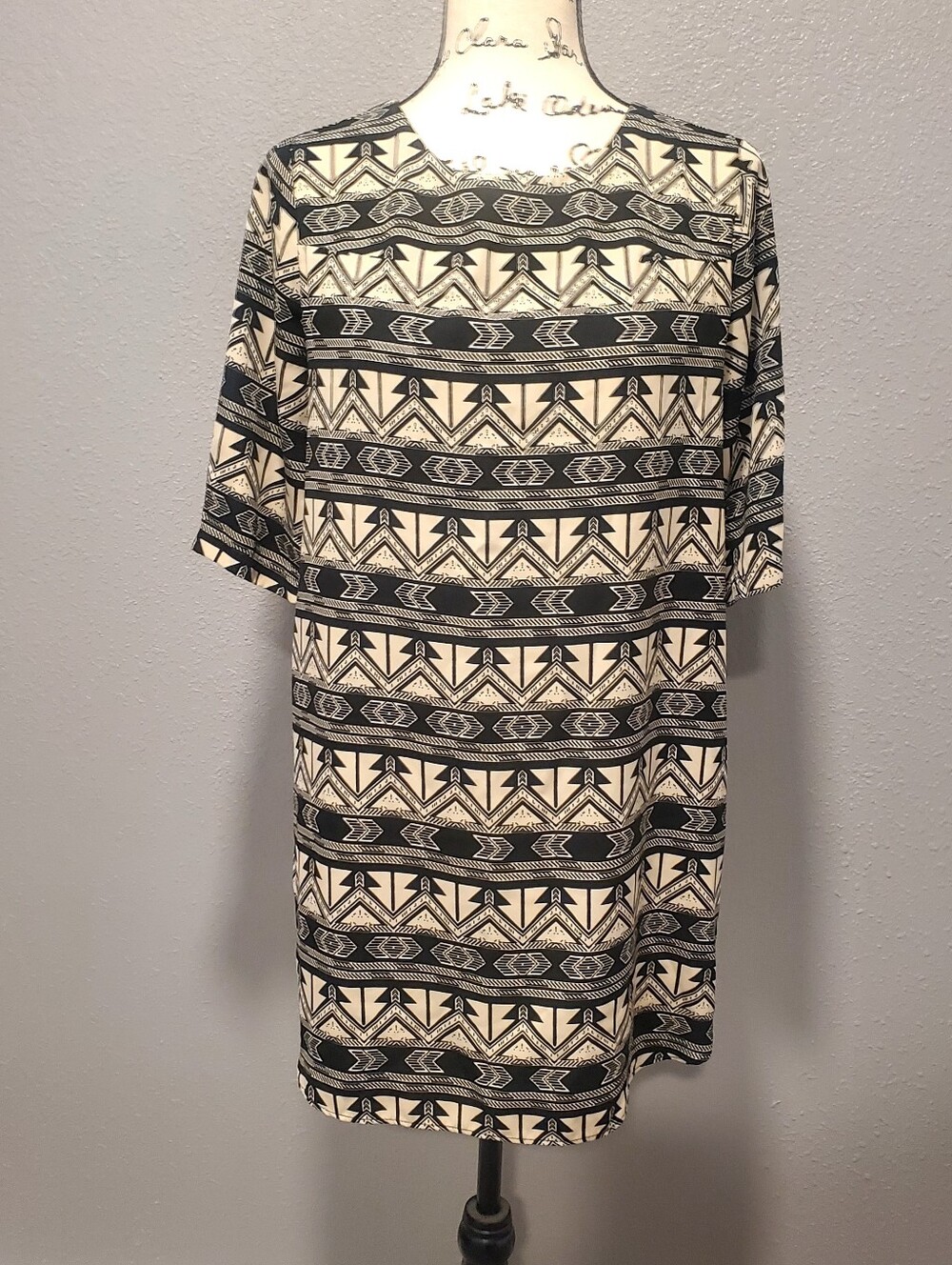GB Neutral Aztec Print Shift Dress Black & Cream Size Small